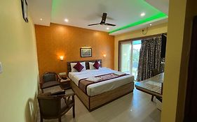 Sagar Kanya Inn - Where Every Sea-Facing Room Offers A Breathtaking View, Luxurious Swims In Our Pool, Delectable Dining At Our Restaurant, And Seamless Comfort With Modern Amenities Like Elevators